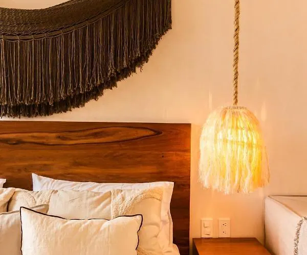 Jungle Chic 301