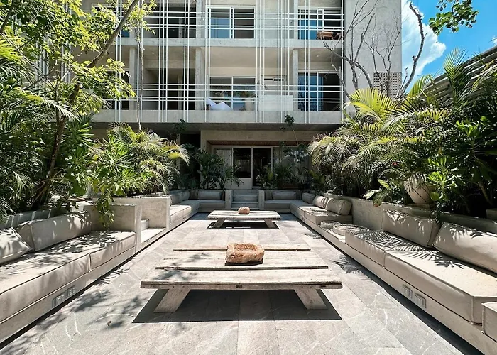 Jungle Chic 301 Hotel