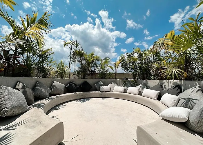 Jungle Chic 301 Hotel